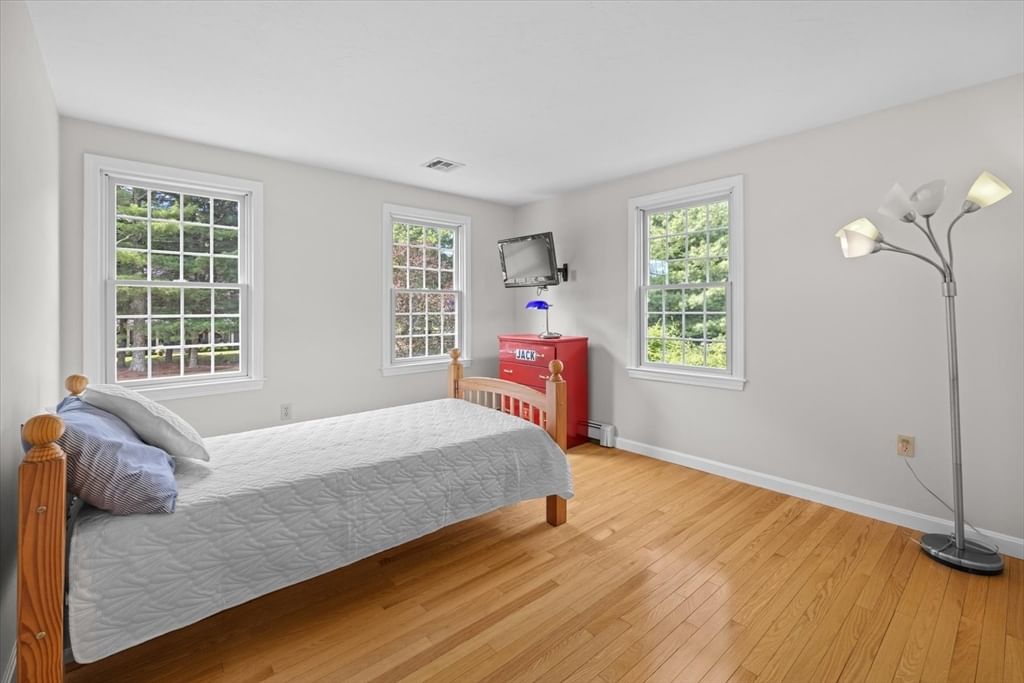 16 King Philip Path, Mendon, MA 01756 photo 4