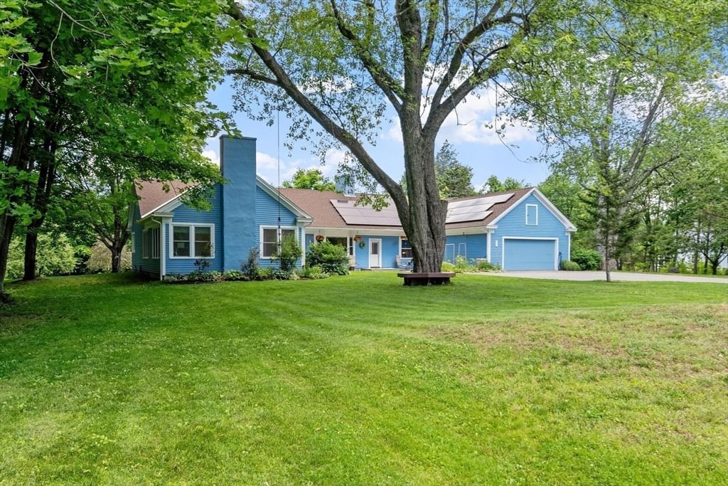 Property at 27 Oak Ave, Lunenburg, MA 01462
