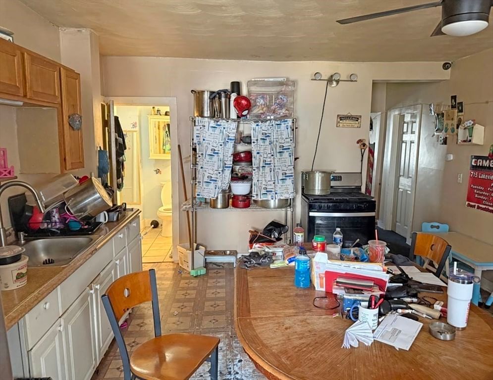 18 Auburn St, Lowell, MA 01852 photo 2