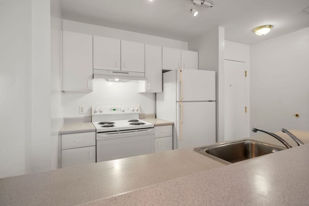 636 Beacon St #505 Boston — Photo 5 of 26