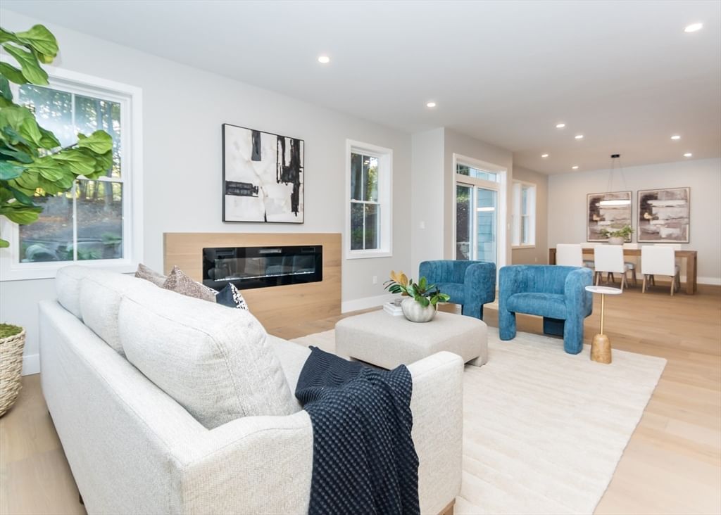 22 Irene Circle Waltham — Photo 14 of 42
