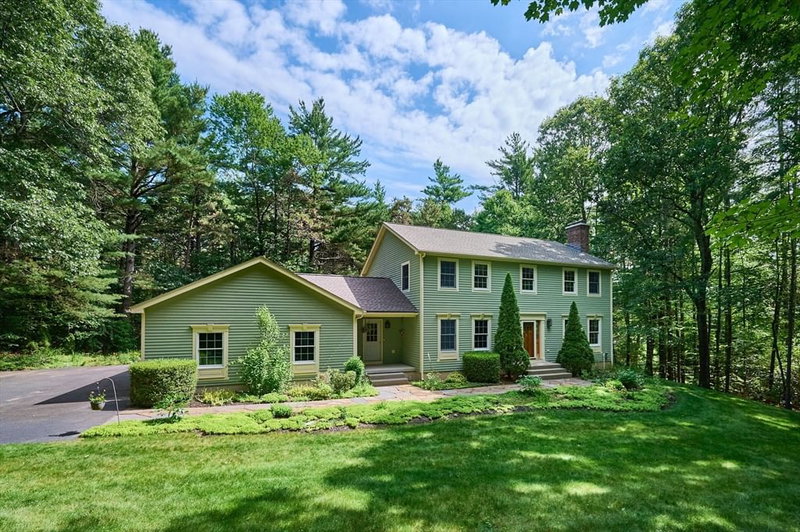 2 Eastwood Dr