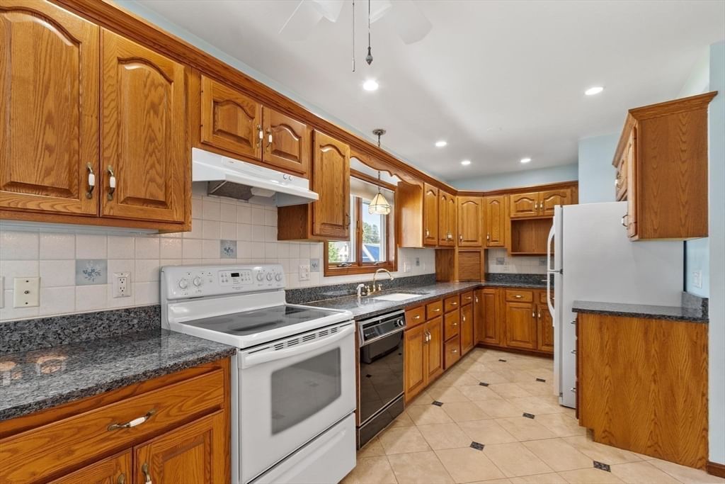 47 Arnold St, Marlborough, MA, 47 Arnold St, Marlborough, MA Photo #11