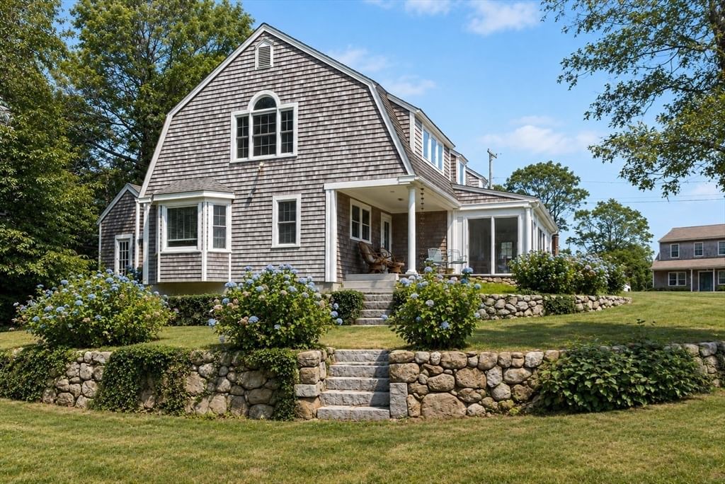 Photo of 51 Davis St, Tisbury, MA