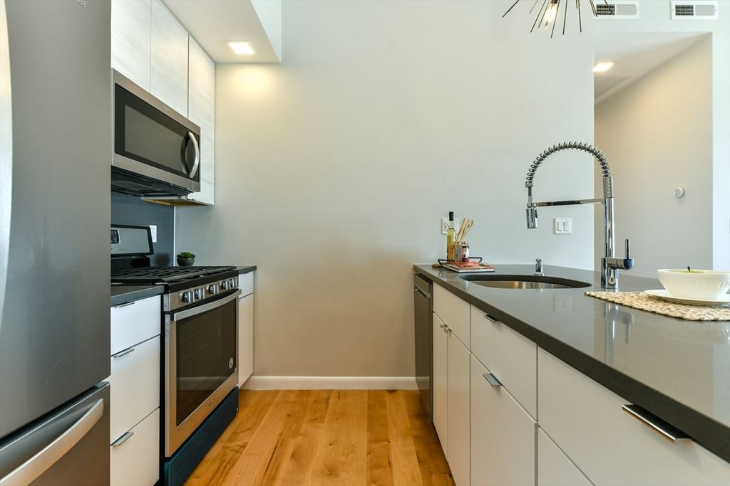 87 Parker St #403 Chelsea — Photo 31 of 35