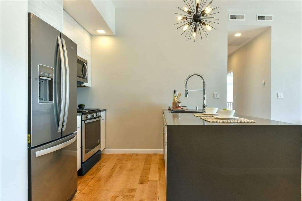 87 Parker St #403 Chelsea — Photo 32 of 35