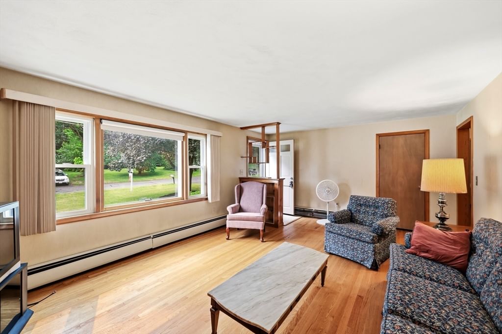 214 Forest Hills Rd, Springfield, MA Photo #3
