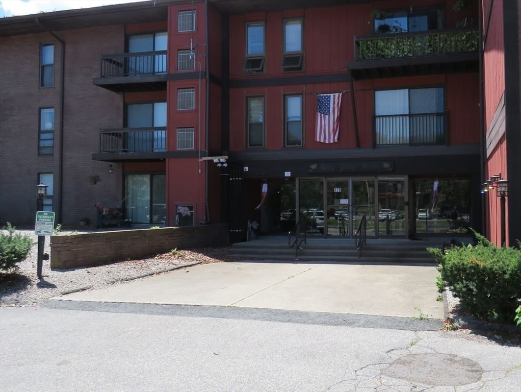 Photo of 170 Highland St, Taunton, MA