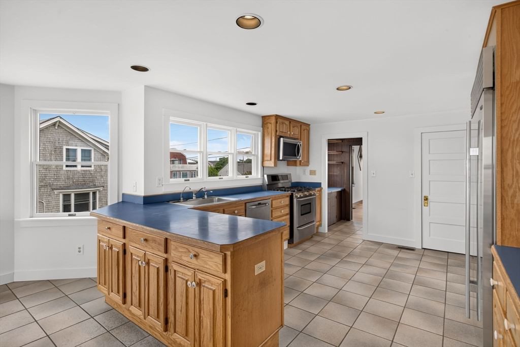 70 Menauhant Falmouth — Photo 17 of 42