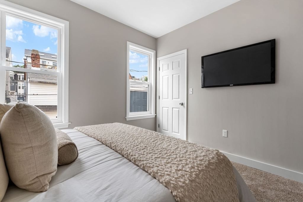 362 Silver St Boston — Photo 17 of 24