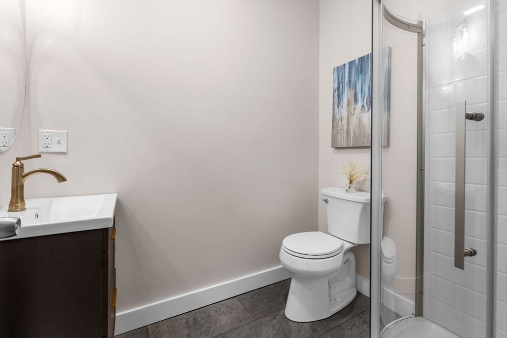 362 Silver St Boston — Photo 18 of 24