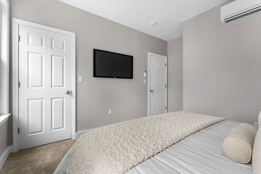 362 Silver St Boston — Photo 19 of 24