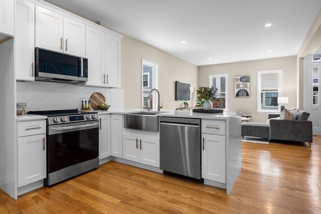 362 Silver St Boston — Photo 4 of 24