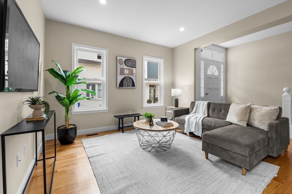 362 Silver St Boston — Photo 5 of 24
