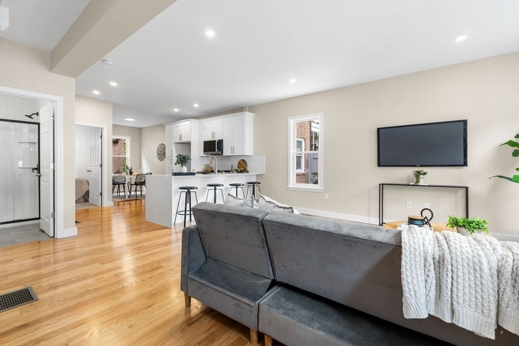 362 Silver St Boston — Photo 6 of 24
