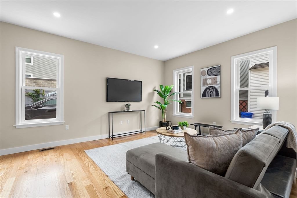 362 Silver St Boston — Photo 7 of 24
