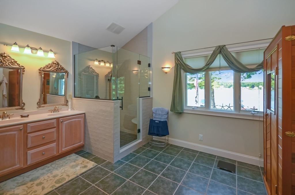 34 Macarthur Dr Millbury — Photo 15 of 42