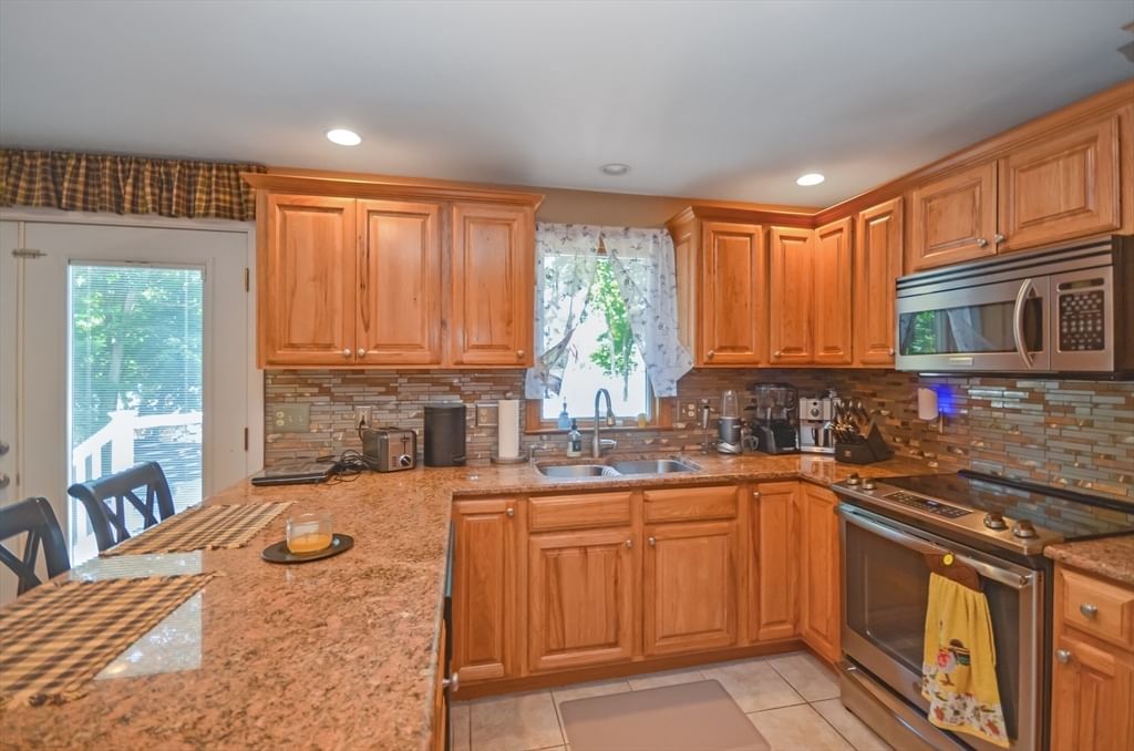 34 Macarthur Dr Millbury — Photo 19 of 42