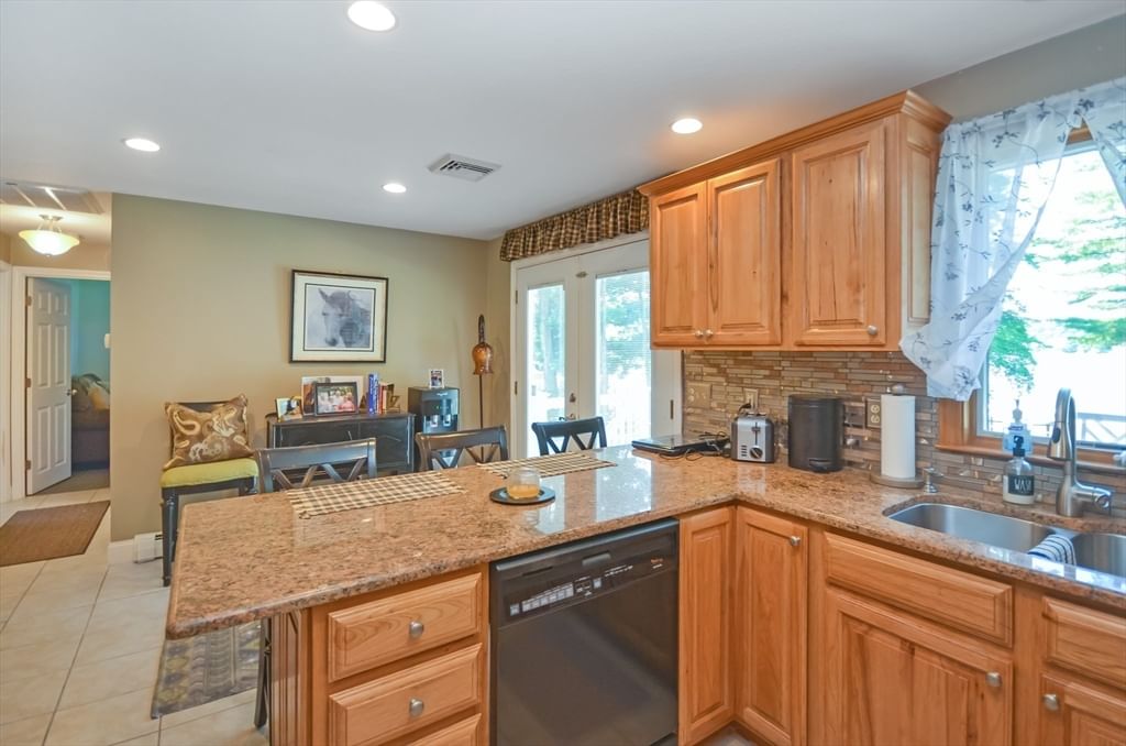 34 Macarthur Dr Millbury — Photo 20 of 42