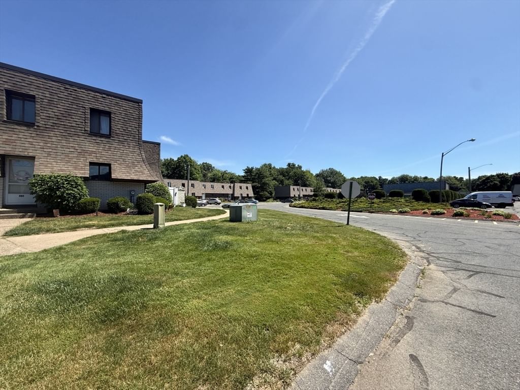 202 Beekman #202 Agawam — Photo 3 of 31