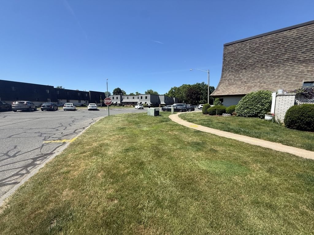 202 Beekman #202 Agawam — Photo 4 of 31