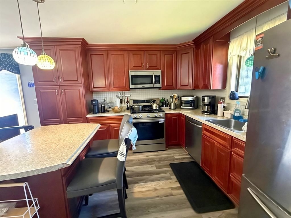 202 Beekman #202 Agawam — Photo 8 of 31