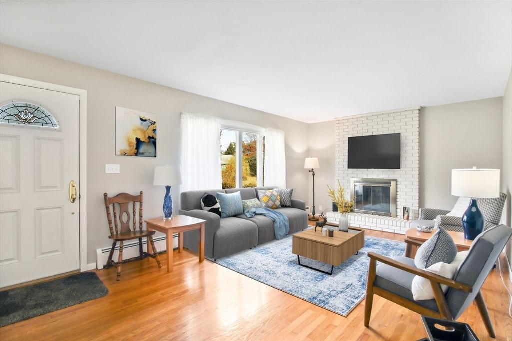 76 Glenwood Dr, Westfield, MA Photo #4