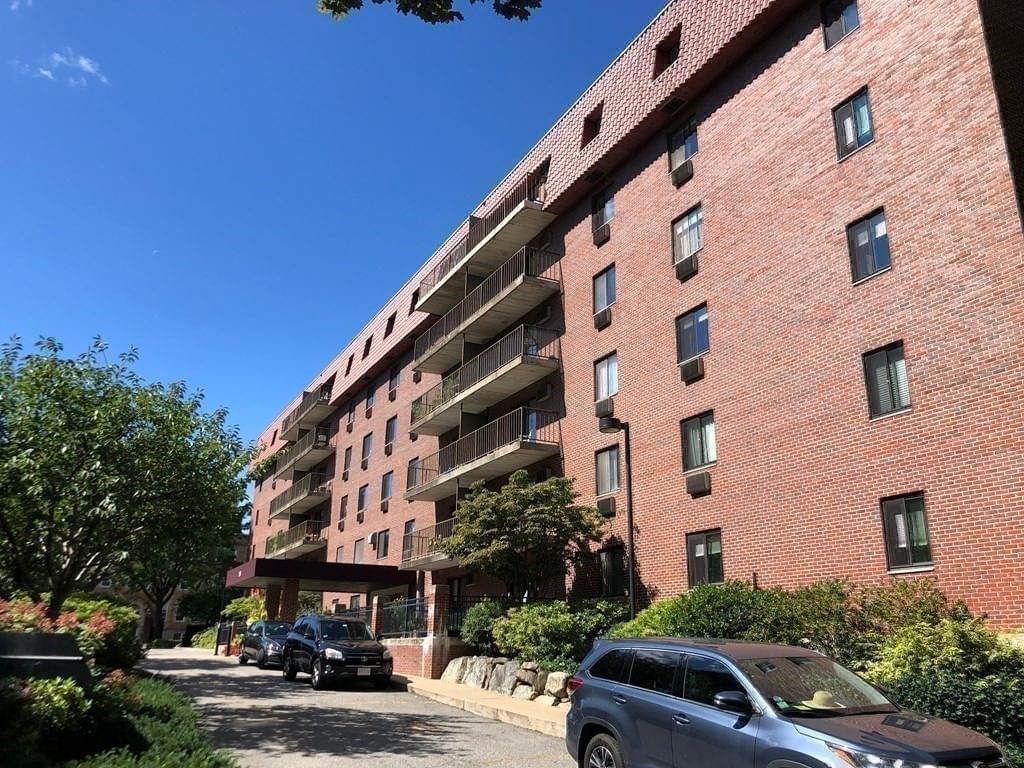 135 Pleasant St #307 Brookline — Photo 1 of 17