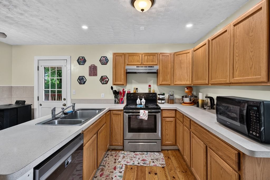 10 Burnett Fitchburg — Photo 11 of 30