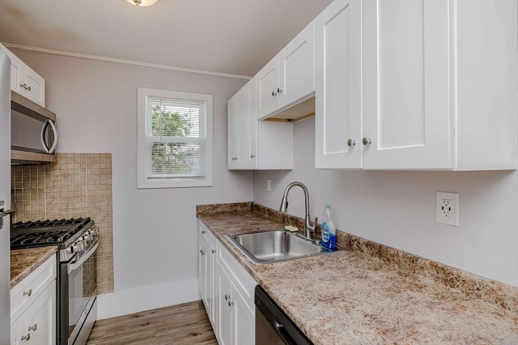 154 Mott St Fall River — Photo 10 of 42
