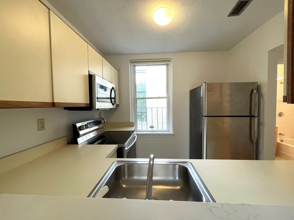 1409 Commonwealth Ave #305, Boston, MA, 1409 Commonwealth Ave #305, Boston, MA Photo #5