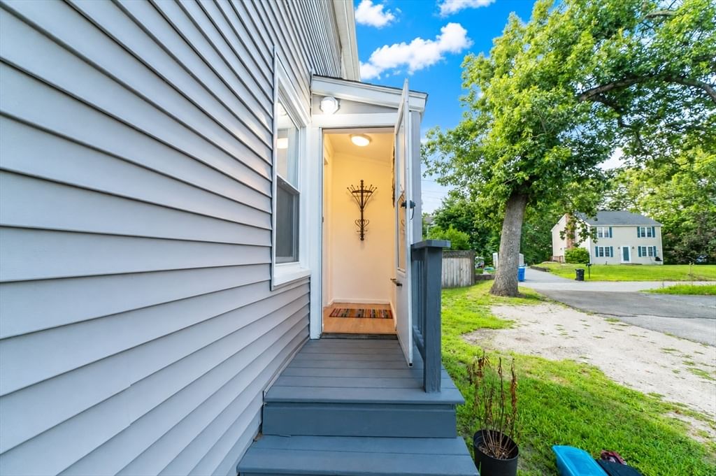 Click for 293 Shears St #2, Wrentham, MA slideshow