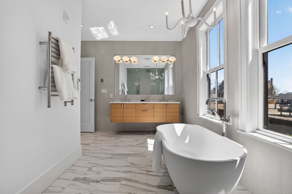 561 E Broadway #561 Boston — Photo 19 of 36
