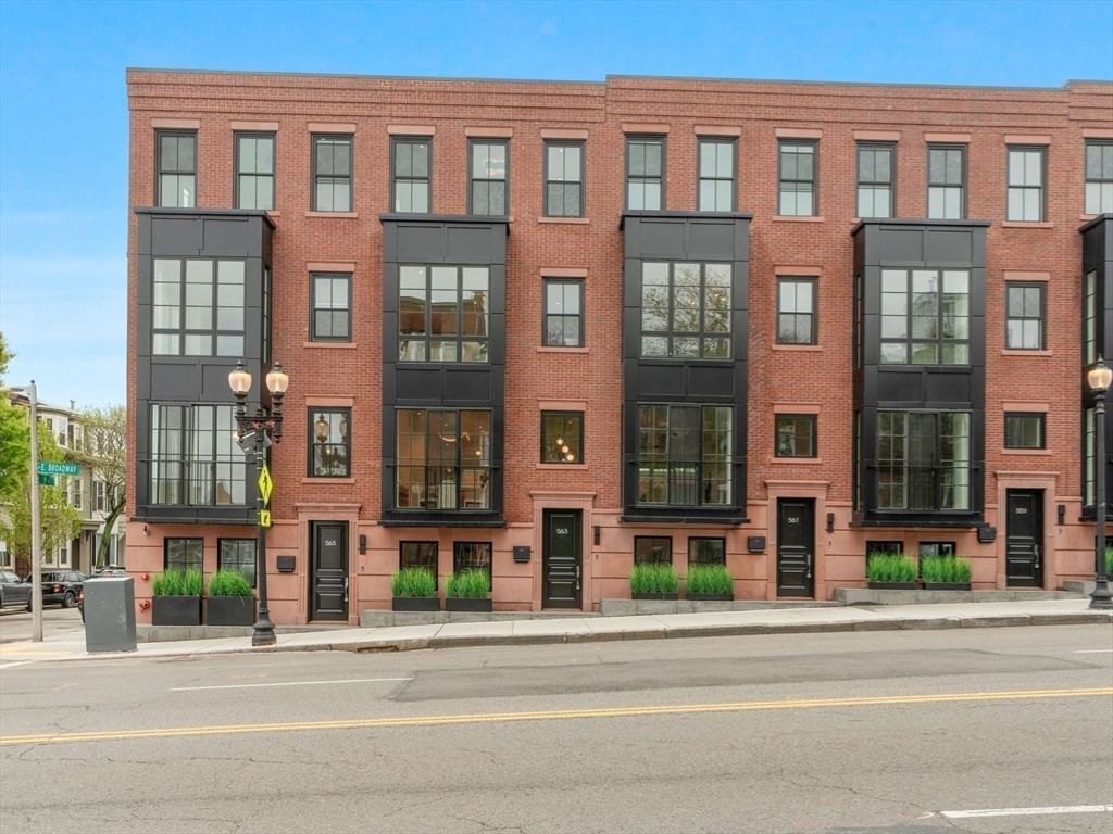 561 E Broadway #561 Boston — Photo 36 of 36
