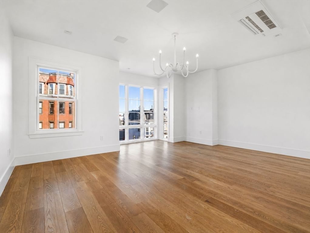 561 E Broadway #561 Boston — Photo 9 of 36