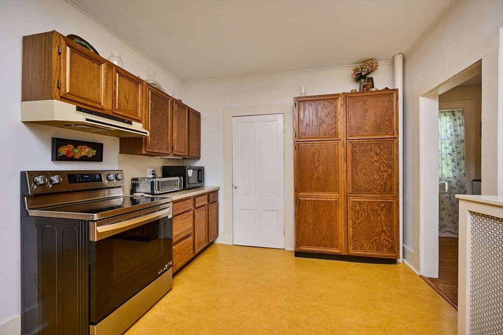 2 Pleasant St, Huntington, MA 01050 photo 2