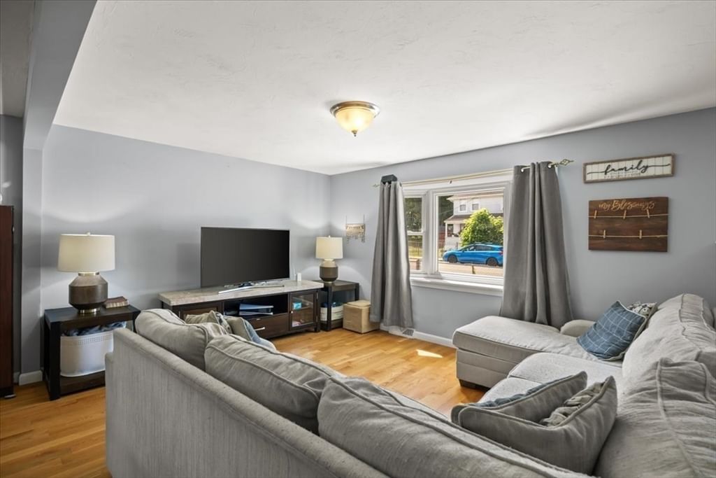 38 County St, Blackstone, MA 01504 photo 3