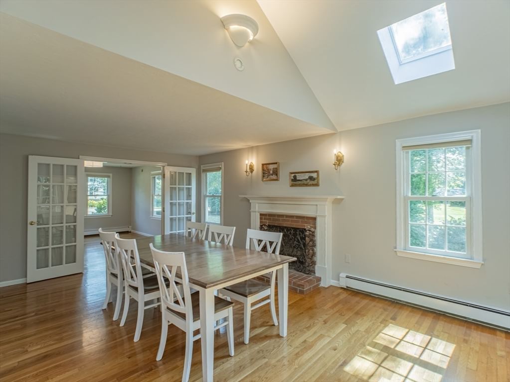4 Flint Meadow Ln Shrewsbury — Photo 10 of 36