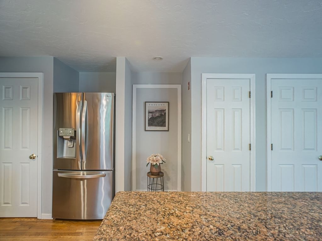 4 Flint Meadow Ln Shrewsbury — Photo 15 of 36