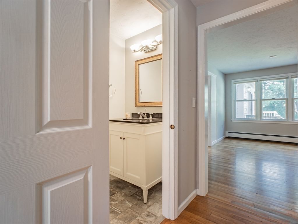 4 Flint Meadow Ln Shrewsbury — Photo 17 of 36