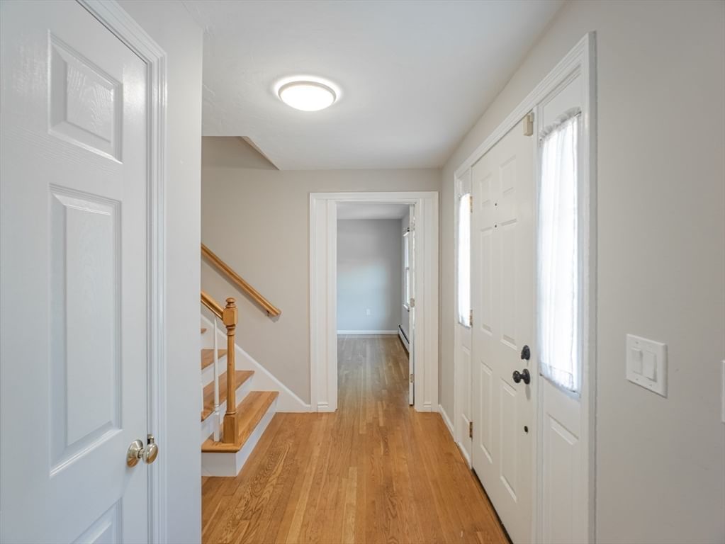 4 Flint Meadow Ln Shrewsbury — Photo 9 of 36