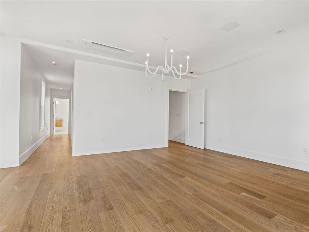 561 E Broadway #561 Boston — Photo 10 of 36