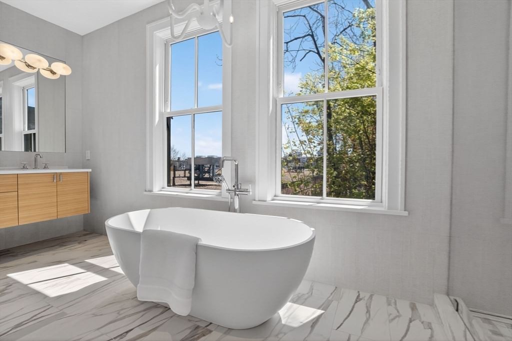 561 E Broadway #561 Boston — Photo 18 of 36
