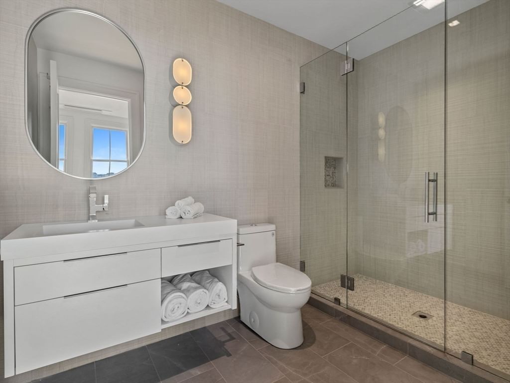 561 E Broadway #561 Boston — Photo 23 of 36