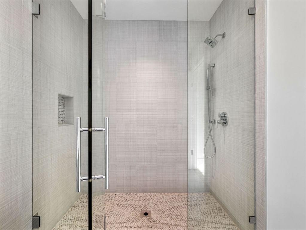 561 E Broadway #561 Boston — Photo 24 of 36
