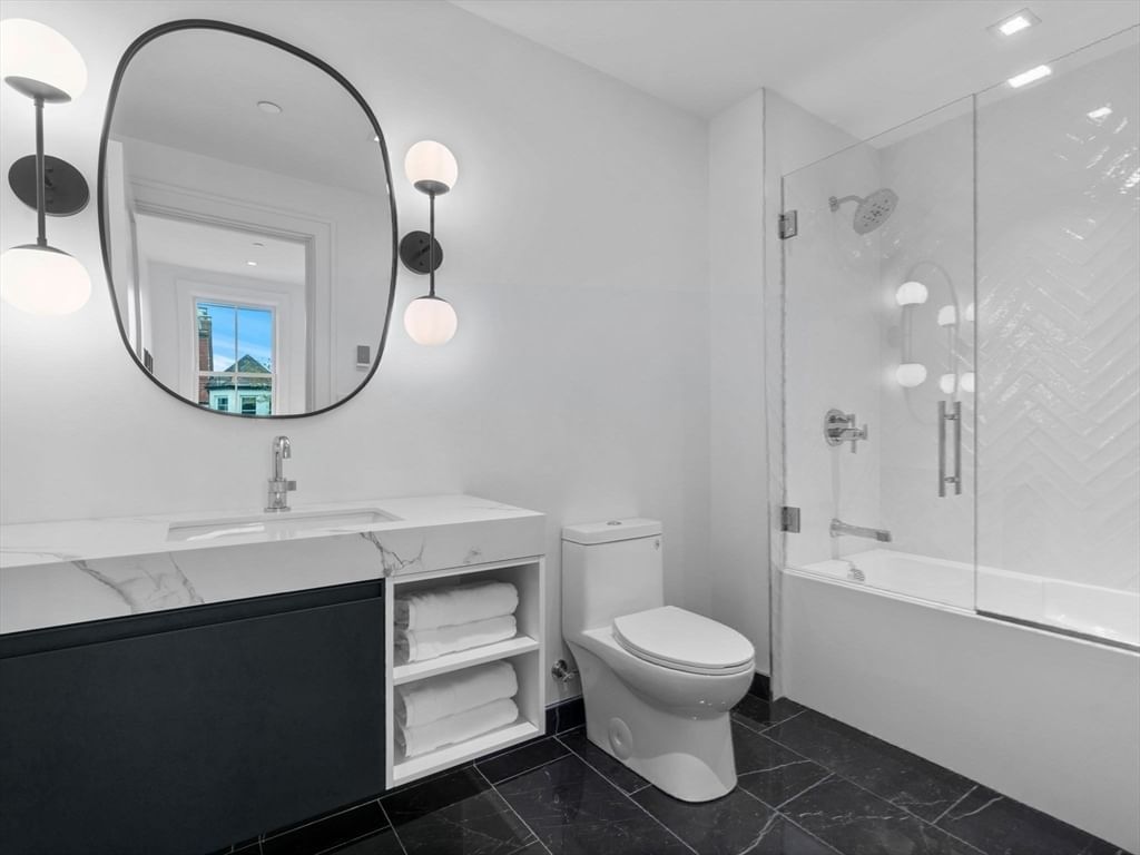 561 E Broadway #561 Boston — Photo 27 of 36