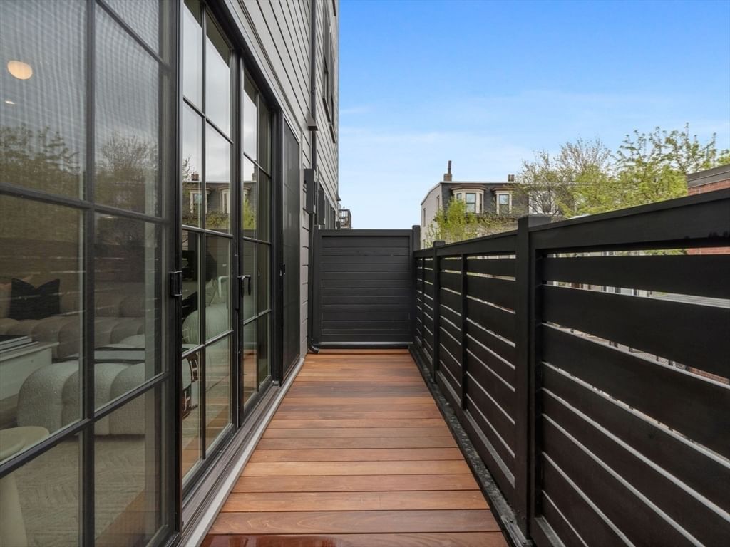 561 E Broadway #561 Boston — Photo 29 of 36