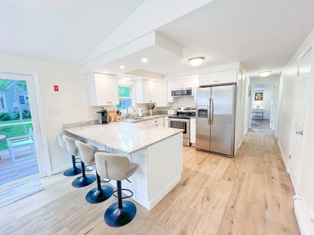 82 Pennsylvania Avenue, Oak Bluffs, MA 02557 photo 2
