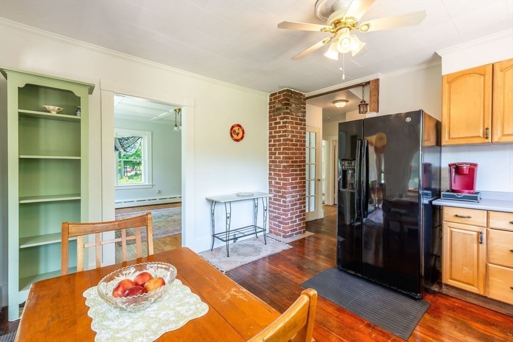 136 N Main St, Deerfield, MA 01373 photo 2
