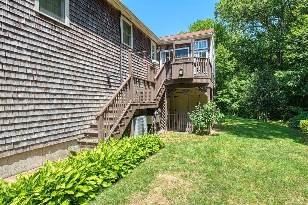 231 Thompson Street Halifax — Photo 7 of 40